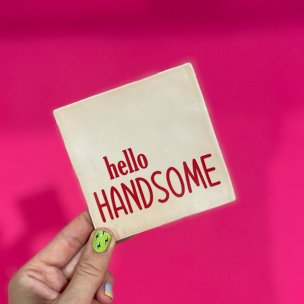 Text tegeltje voor aan de muur - Hello Handsome